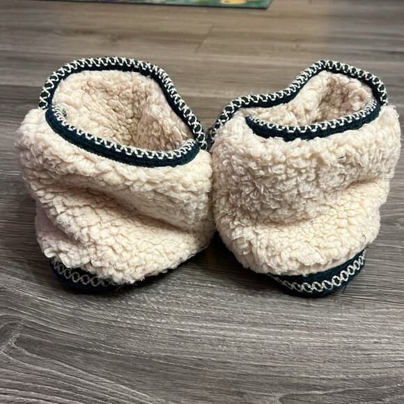 Muk Luks Women’s Size XL 11-12 Slippers Hard Bottom Faux Fur Inside - Picture 4 of 10